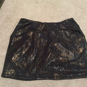 Lily Pulitzer size Large metallic skort